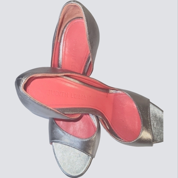 Judith Leiber Women's Silver Leather Open Toes 4" Stiletto Heels Size 7B - Picture 3 of 12